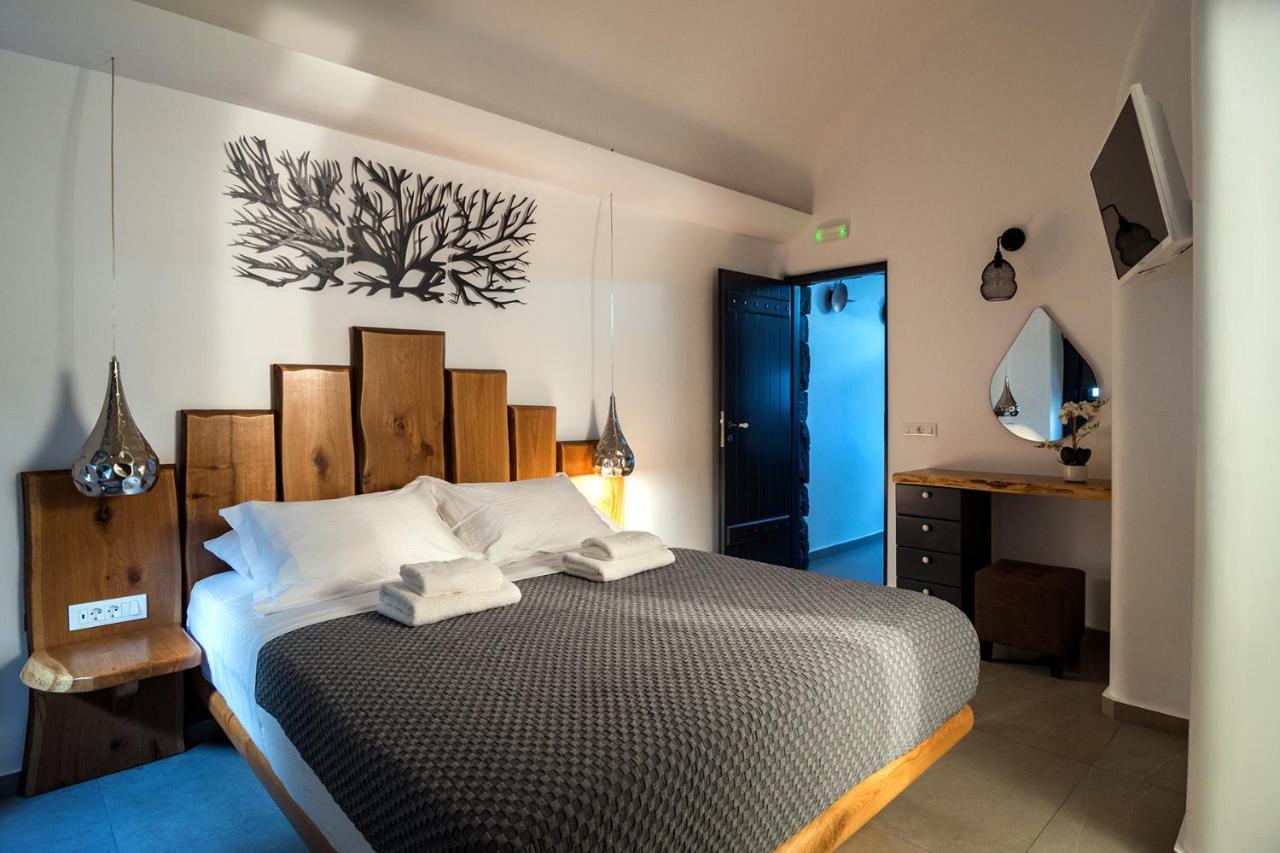 Secret Spot Luxury Villa Фира Екстериор снимка