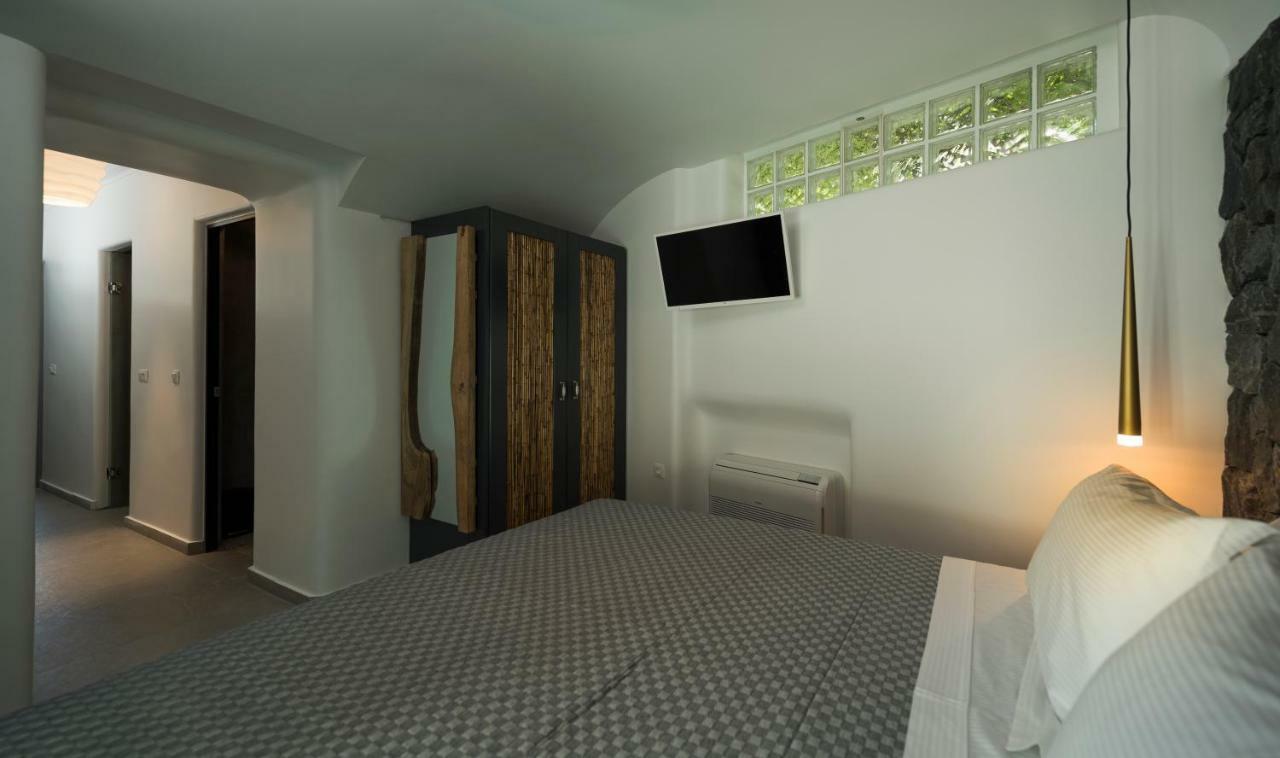 Secret Spot Luxury Villa Фира Екстериор снимка