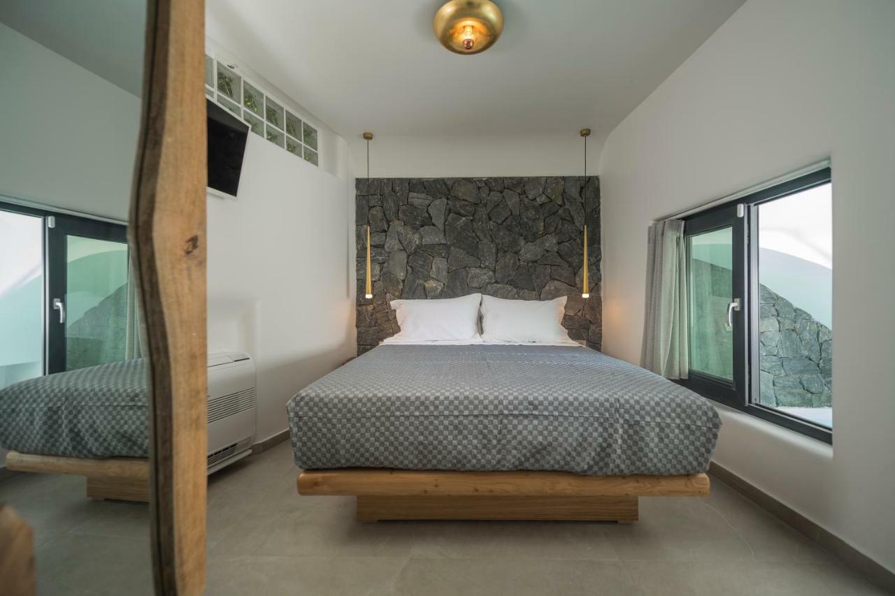 Secret Spot Luxury Villa Фира Екстериор снимка